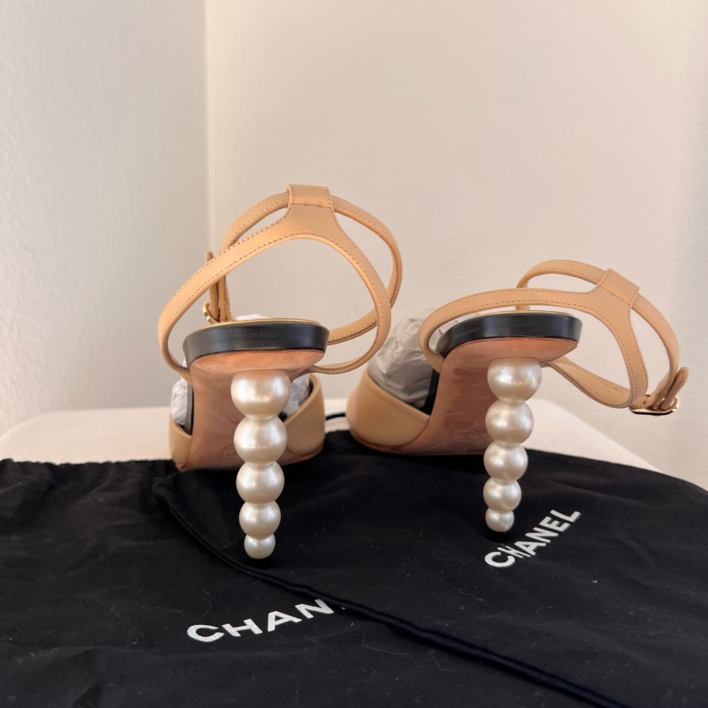 CHANEL Beige Heels with Pearl Accent - Picture 7 of 8
